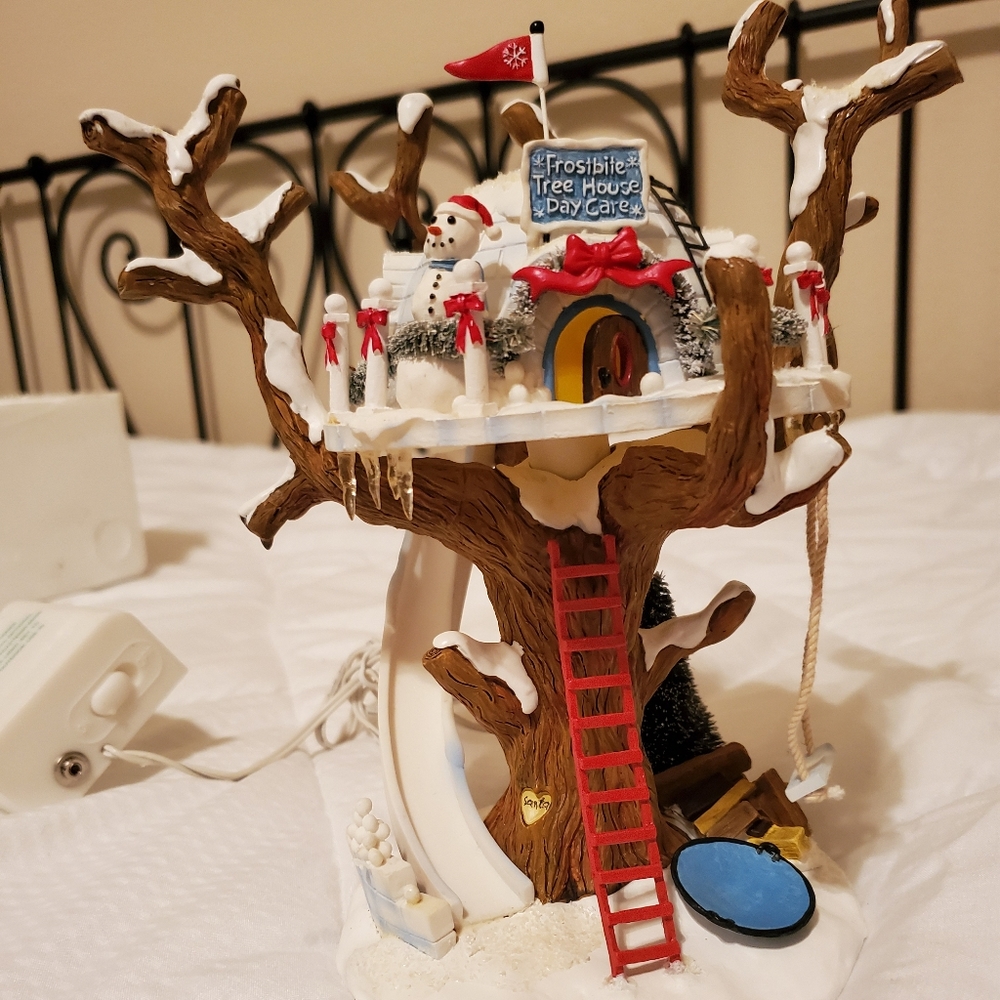 Department 56 Frostbite tree house daycare